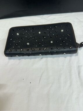 Coach Accordion Wallet
With Bandana Rivets. New no tag